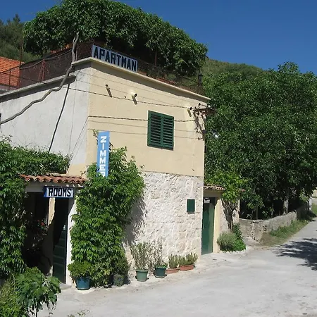 Apartments Darinka Skradin Room photo
