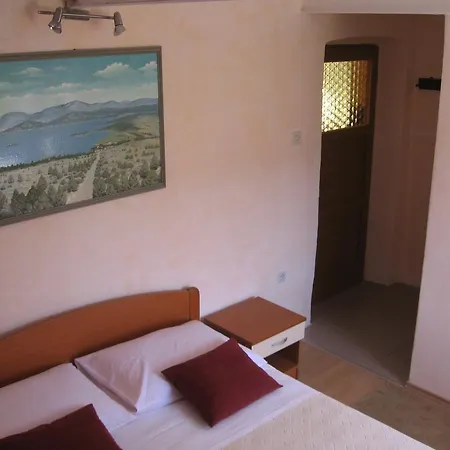 Apartments Darinka Skradin Room photo